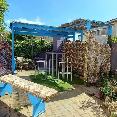 Maison Fi: Seaside Retreat With Private And Garden